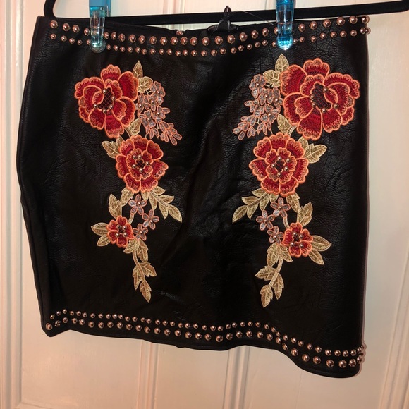 Skirt - Picture 2 of 4